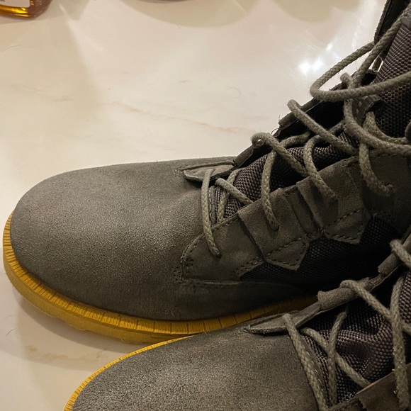 Sorel Men's Boots Gray with Yellow Soles 9.5 - Picture 5 of 10